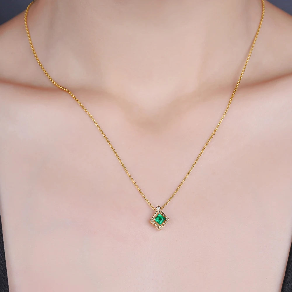 Natural emerald pendant in yellow gold with diamonds - Timeless elegance