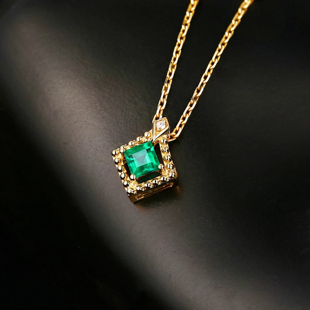 Natural emerald pendant in yellow gold with diamonds - Timeless elegance