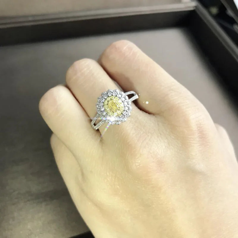 Anillo de Compromiso con Diamante en Oro Blanco de 18K