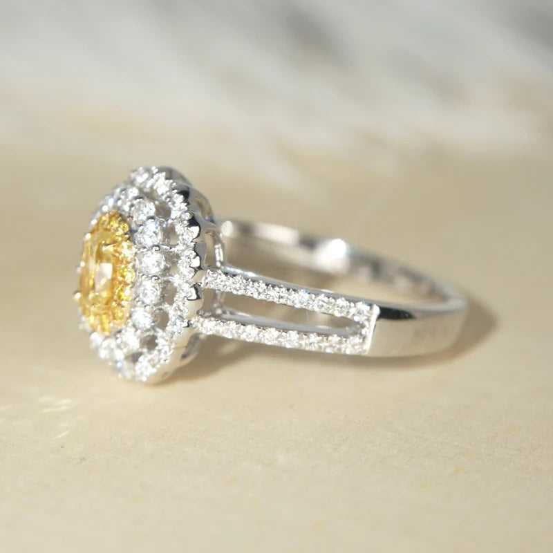 Anillo de Compromiso con Diamante en Oro Blanco de 18K