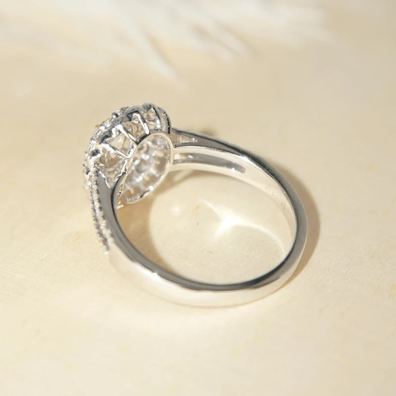 Anillo de Compromiso con Diamante en Oro Blanco de 18K