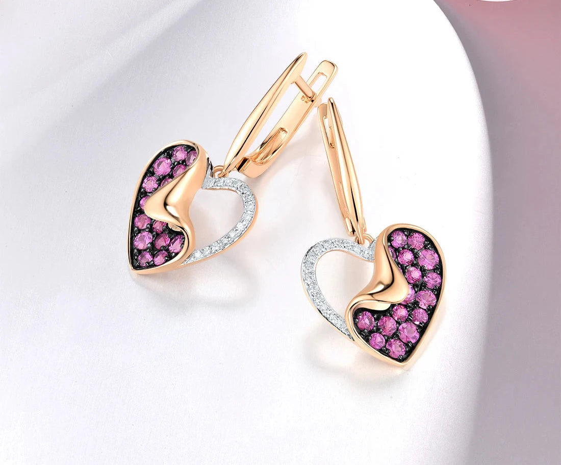 Pendientes de Oro Rosa 14k en Forma de Corazón con Diamantes y Rubíes