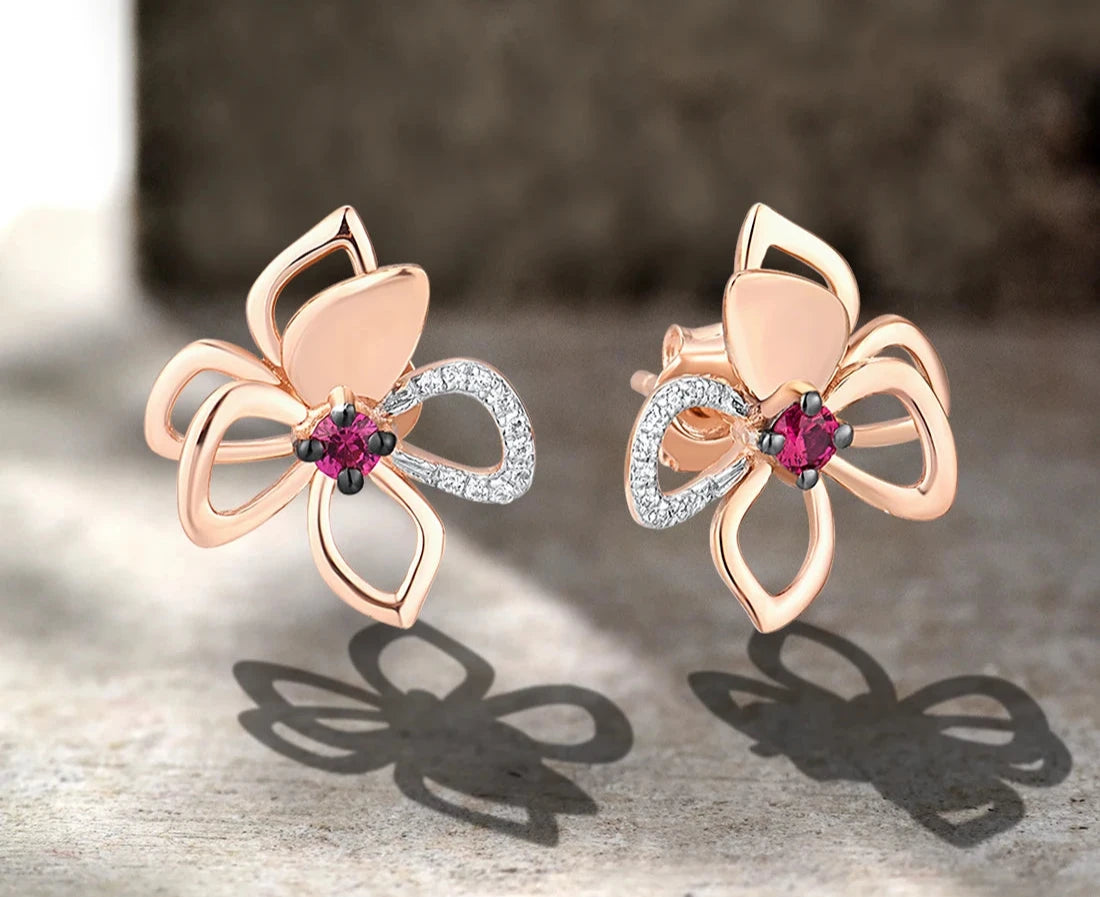 Pendientes de Oro Rosa 14K con Rubíes y Diamantes en Forma de Flor