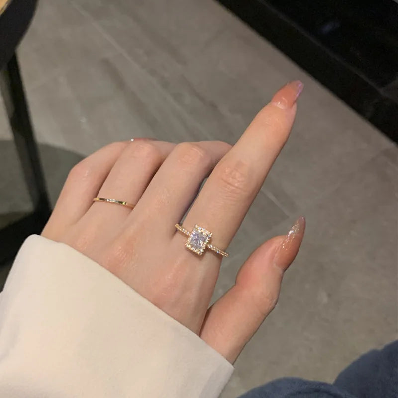 Anillo Romántico con Zirconia AAA – Estilo Moderno y Elegante