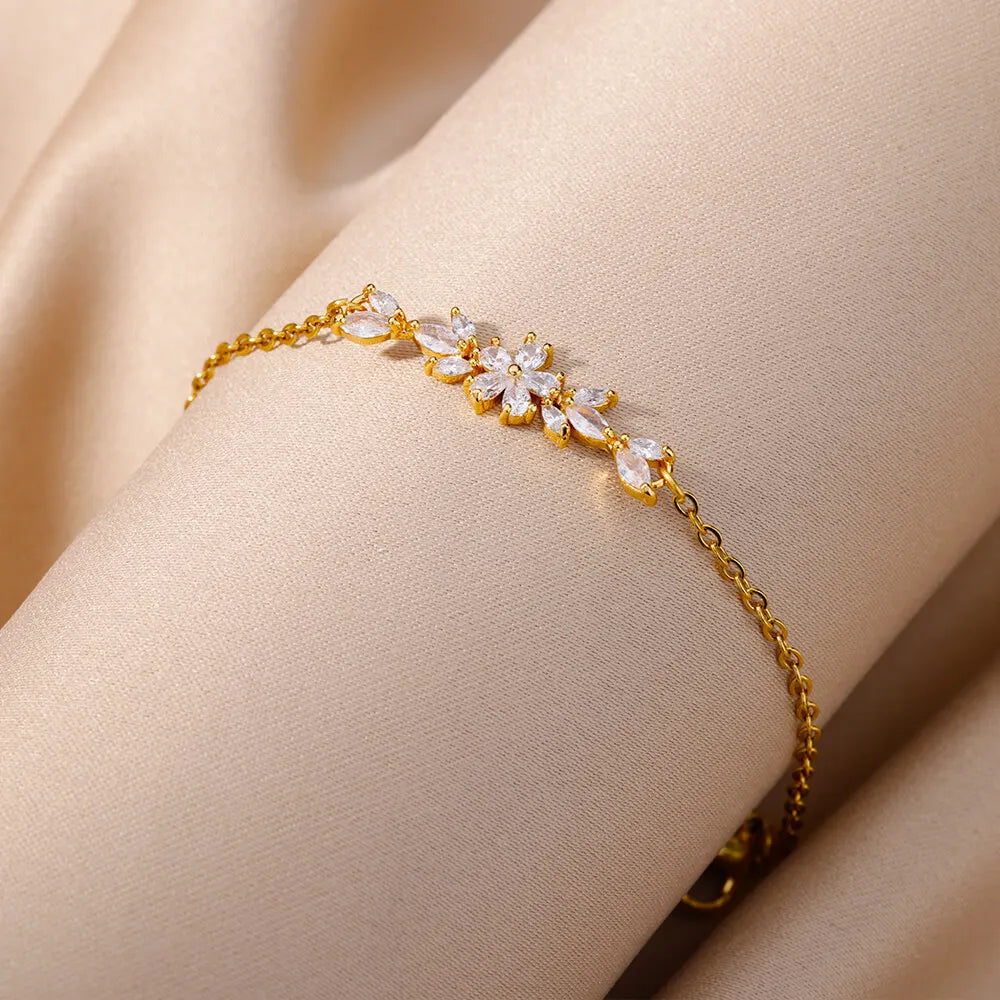 Elegante pulsera de flores de circón para mujeres y niñas, pulseras de acero inoxidable de color dorado con dijes de plantas, regalos de joyería de diseñador de lujo